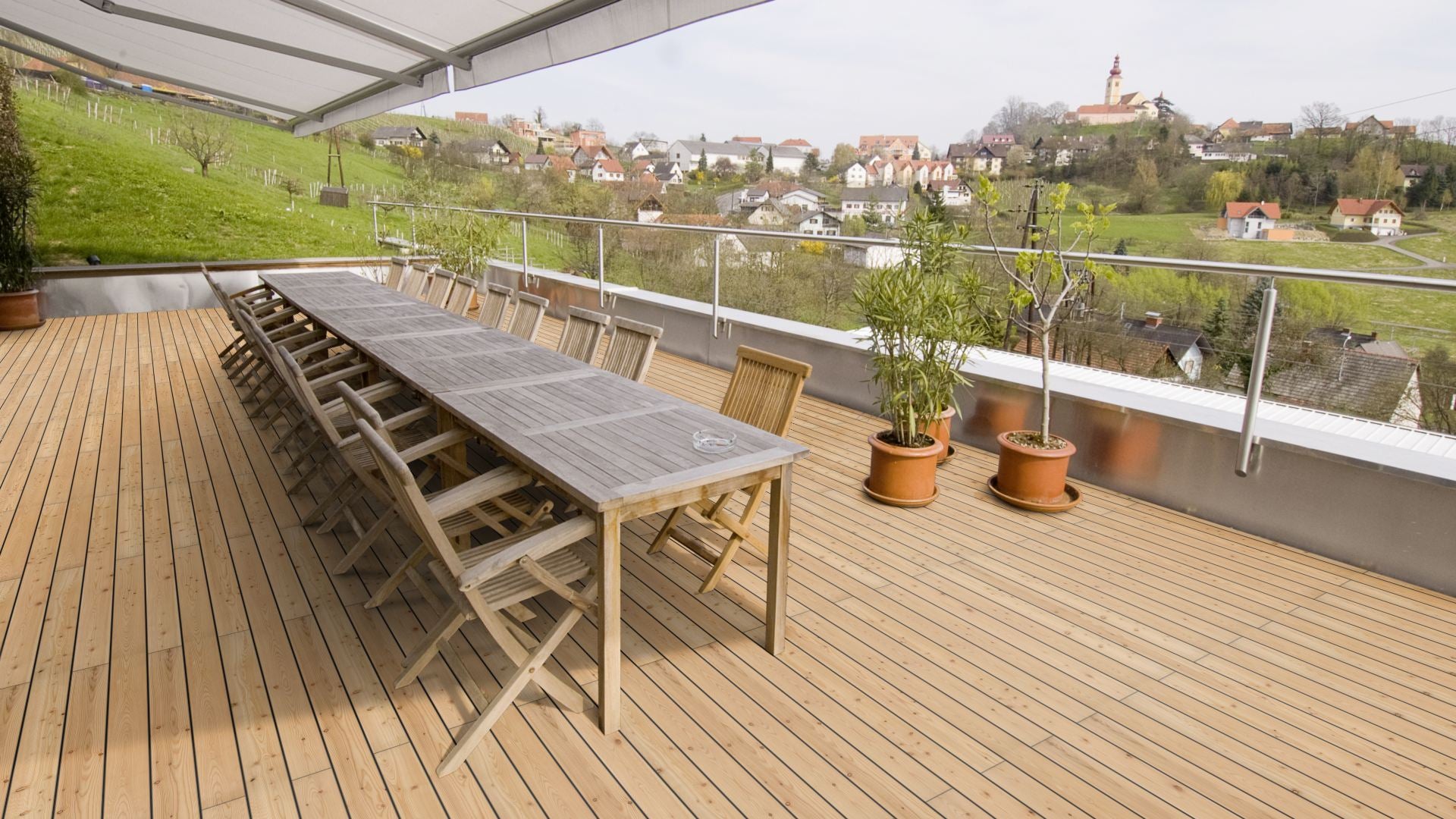 Douglas taxifolié I/III re-trié KD
 lisse
 Planche de terrasse 26 x 145 mm longueurs fixes